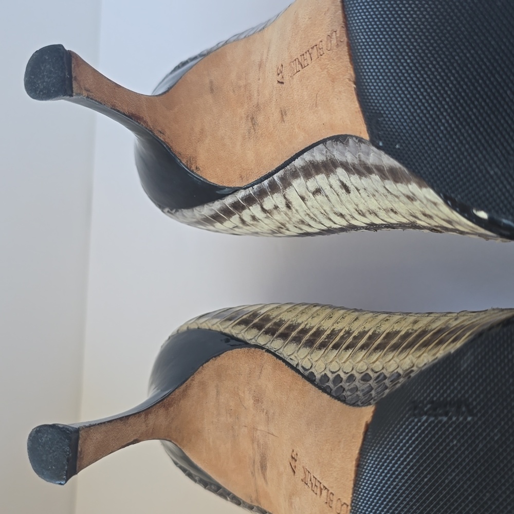 Manolo Blahnik Black Snakeskin Patent Leather Heels Pumps - Picture 15 of 16